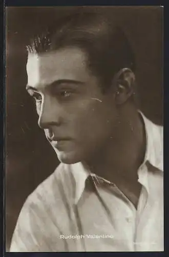 AK Schauspieler Rudolph Valentino im Halbprofil