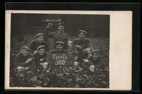 Foto-AK Soldaten der Reserve mit Bierkrügen, Gruppenfoto