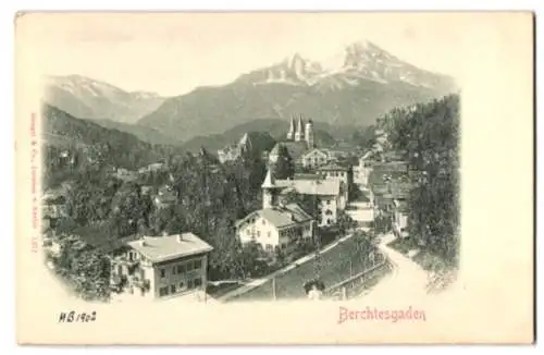 Relief-AK Berchtesgaden, Strassenpartie mit Bergpanorama