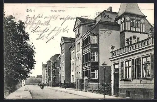 AK Erfurt, Passanten in der Burg-Strasse