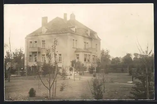 Foto-AK Erfurt, Wohnhaus Alfred Hess-Strasse 15 vom Garten aus betrachtet