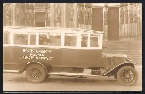 Foto-AK Bus von Höchstenbachs Kölner Fremden-Rundfahrt vor dem Kölner Dom