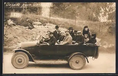 Foto-AK Kleiner Bus mit Passagieren, Depart pour Gavarnie