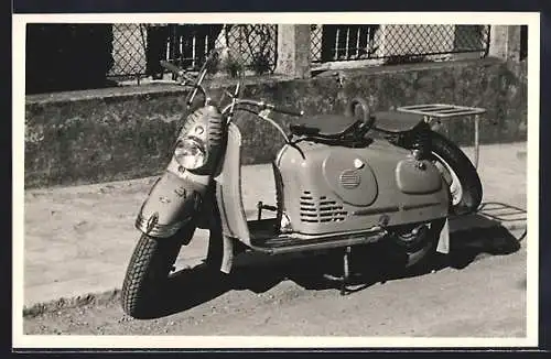 Foto-AK Puch-Motorroller im Sonnenschein