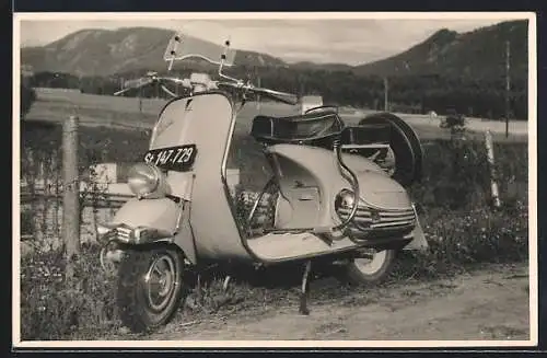 Foto-AK Vespa Motorroller mit Kennzeichen St 147-729