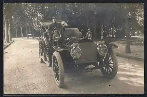 Foto-AK Auto mit zurückgeklapptem Verdeck auf einer Allee