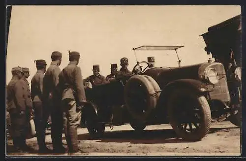 AK Kaiser Karl I. von Österreich im Auto beim Besuch seiner Truppen