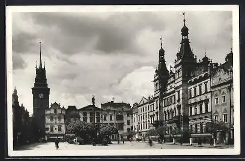 AK Pardubice, Platz mit Denkmal