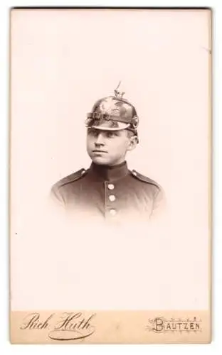 Fotografie Rich. Huth, Bautzen, Junger Soldat des Kgl. sächs. 4. Inf. Rgt. 103, mit Pickelhaube