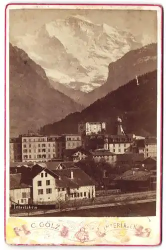 Fotografie C. Gölz, Interlaken, Ansicht Interlaken, Teilansicht gegen den Berg