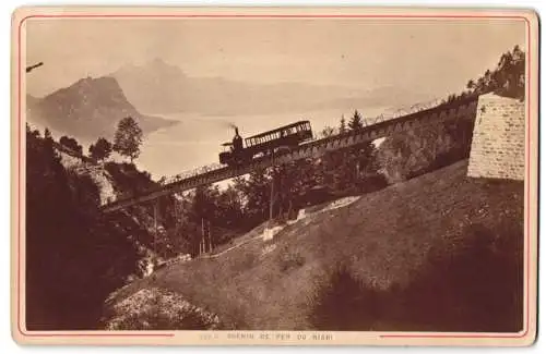 Fotografie A. Garcin, Genève, Ansicht Rigi, Die Bergbahn während der Fahrt