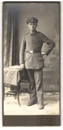 Fotografie Jean van Daalen, Nördlingen, junger Soldat in Feldgrau Uniform mit Schirmmütze