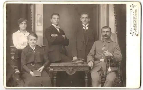 Fotografie J. Jungmann, Strassburg i. Els., Uffz. in Feldgrau Uniform mit Orden Eisernes Kreuz und Säbel