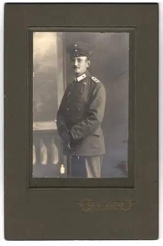 Fotografie Otto Doege, Villingen, Offizier in Uniform Rgt. I. mit Säbel