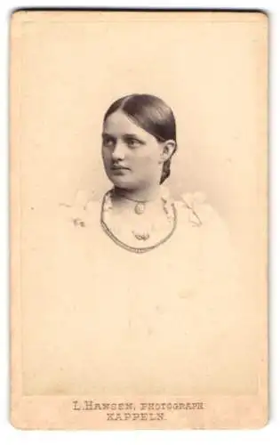 Fotografie L. Hansen, Kappeln, Marie Petersen im Portrait mit Halskette