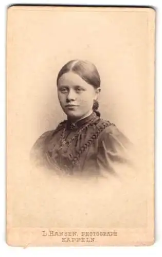 Fotografie L. Hansen, Kappeln, Thea Paulssen geb. Jessen mit Zopf und Halskette