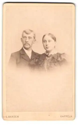 Fotografie L. Hansen, Kappeln, Johs. Petersen und Dora Bonsen in eleganter Kleidung