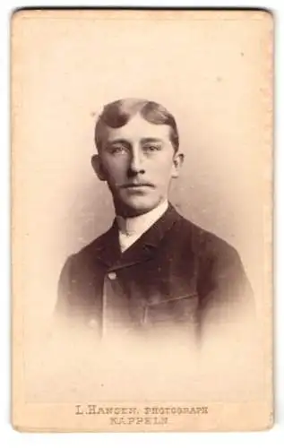 Fotografie L. Hansen, Kappeln, Johs. Petersen in elegantem Anzug