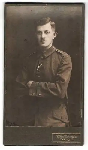 Fotografie Alfred Schwiebus, Leisnig i. S., Uffz. in Feldgrau Uniform Rgt. 12 mit eingestecktem Ordensband