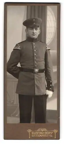 Fotografie Gustav Bopp, Weingarten i. W., junger Soldat in Musiker Uniform mit Bajonett