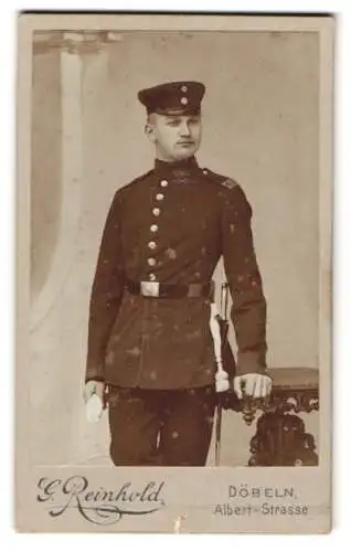 Fotografie G. Reinhold, Döbeln, junger sächsischer Soldat in Uniform Rgt. 139 mit Bajonett