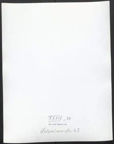 Fotografie J. M. Schimmel, Berlin, Ansicht Berlin, Wohnhaus mit bröckelnder Fasade in der Schreinerstrasse 43, 24 x 30cm