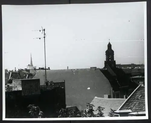 Fotografie unbekannter Fotograf, Ansicht Berlin, Blick über die Dächer von Ost Berlin, Grossformat 30 x 24cm