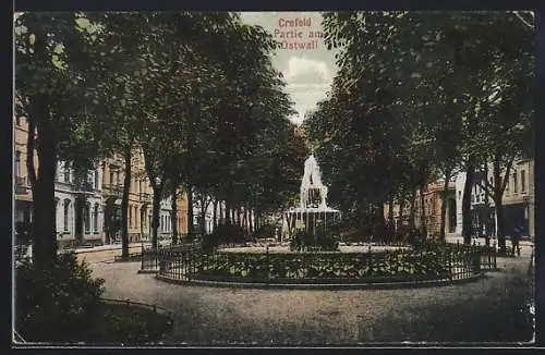 AK Crefeld, Strassenpartie am Ostwall mit Brunnen