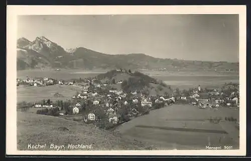 AK Kochel /Bayr. Hochland, Teilansicht mit Bergen