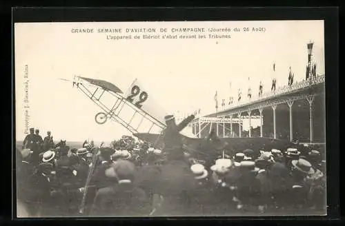 AK Grande Semaine d`Aviation de Champagne, L`appareil de Blériot s`abat devant les Tribunes, Flugzeugabsturz