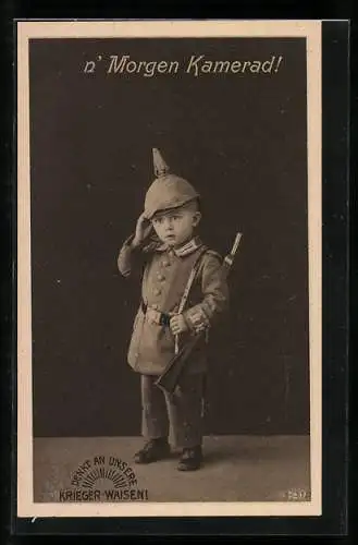 AK Guten Morgen, Kamerad, Junge in Uniform mit Pickelhaube