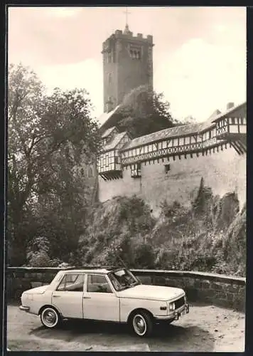 AK Auto Wartburg 1000, Das Fahrzeug vor der Wartburg