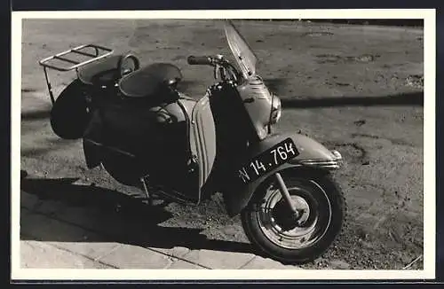 AK Puch Motorroller mit dem Kennzeichen N 14.764 am Strassenrand geparkt