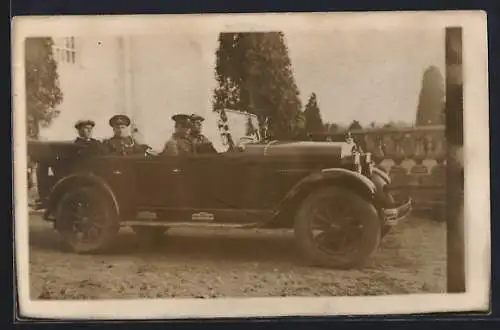 Foto-AK Auto, Soldaten und Zivilisten