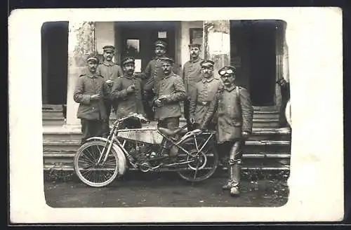 Foto-AK Motorrad Wanderer Heeresmodell, Soldaten in Uniform