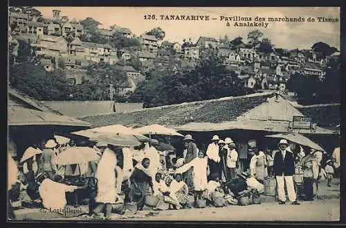 AK Tananarive, Pavillons des marchands de Tissus à Analakely