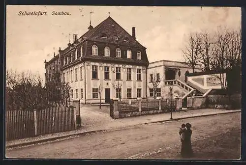 AK Schweinfurt, Strassenpartie mit Saalbau