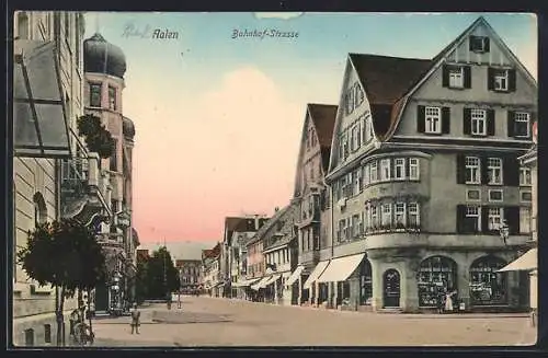 AK Aalen, Bahnhof-Strasse mit Geschäften