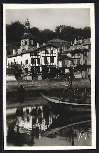 AK St-Jean-de-Luz /Bses-Pyr., Types de Maisons basques et le Clocher de Ciboure