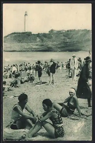 AK Biarritz /B.-P., Plage Miramar et le Phare