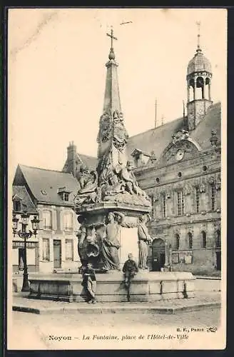 AK Noyon, La Fontaine, place de l`Hôtel-de-Ville