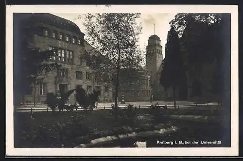 AK Freiburg i. B., Strassenpartie mit Universität