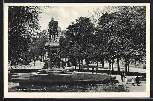 AK Karlsruhe, Kaiserplatz mit Denkmal