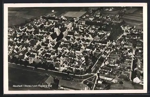 AK Neustadt / Donau, Fliegeraufnahme der Stadt