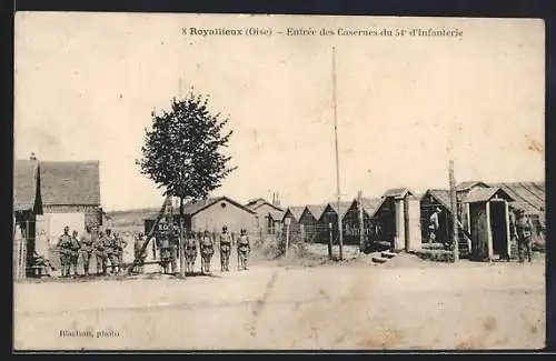 AK Royallieux /Oise, Entrée des Casernes du 54e d`Infanterie