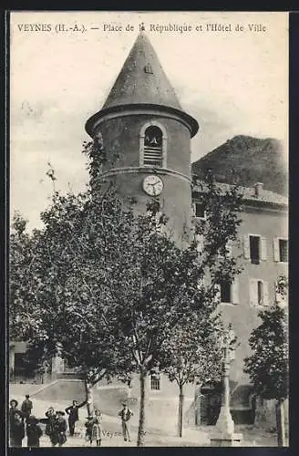 AK Veynes /H.-A., Place de la République et l`Hôtel de Ville