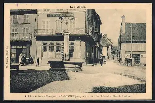 AK St-Bonnet, Place du Chevreril et Rue de Chaillol, Hotel des Alpes