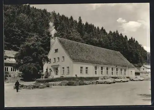 AK Giessübel /Thür. Wald, Autos vor dem Kulturhaus