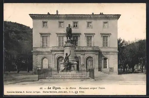 AK Le Vigan, La Mairie, Monument sergent Triaire