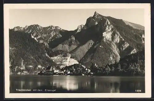 AK Traunkirchen, Ortsansicht mit dem Erlakogel